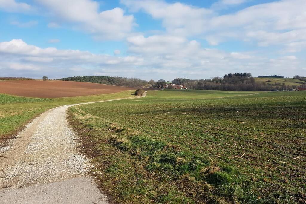 Dachwohnung Eyb Mit 3 Schlafzimmern Ansbach Exteriör bild