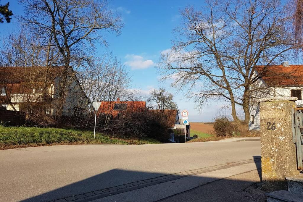 Dachwohnung Eyb Mit 3 Schlafzimmern Ansbach Exteriör bild